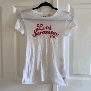 NWOT Red Lettering Graphic Levi’s Short Sleeve T-Shirt
